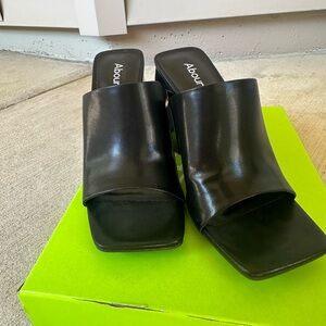 Black Women's Leather Mules